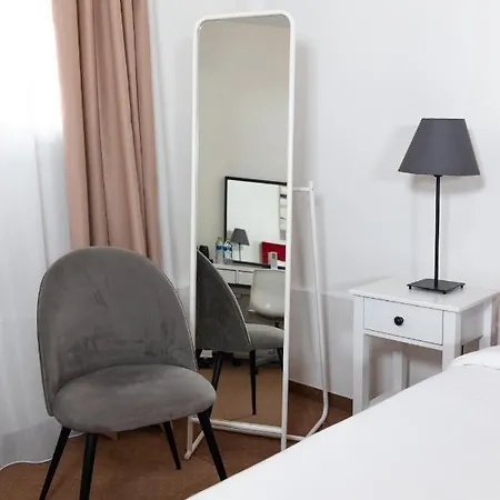 Plaza & Aparthotel 4*