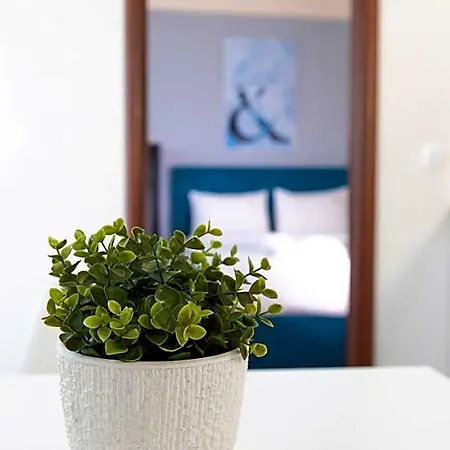 Aparthotel Plaza &