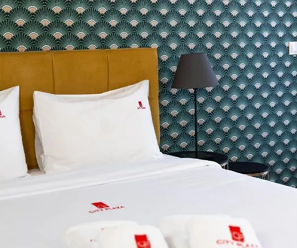 Aparthotel Plaza & 4*