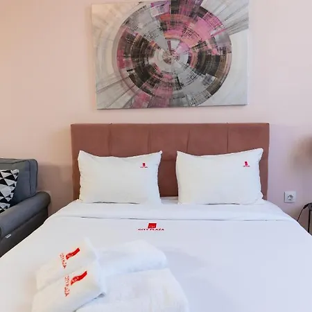 Ξενοδοχείο με διαμερίσματα Plaza & 4*