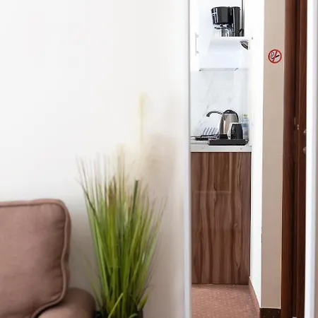 Plaza & Aparthotel 3*