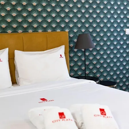 Aparthotel Plaza & 3*